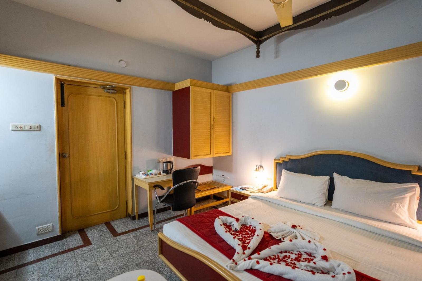 Sree Bharani Hotels Tirunelveli Dış mekan fotoğraf